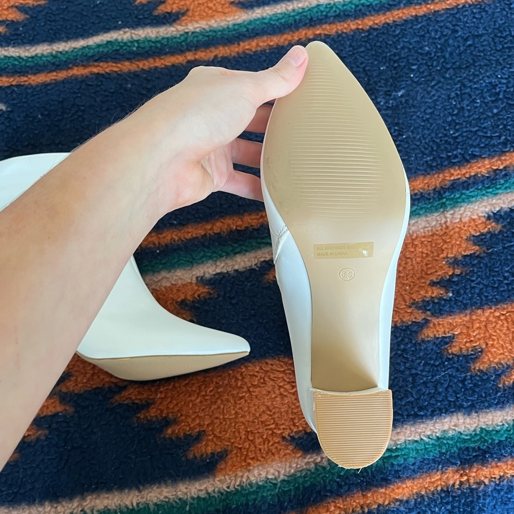 NWOT Lulus sarai off-white pointed-toe heeled ankle boots - Picture 10 of 11